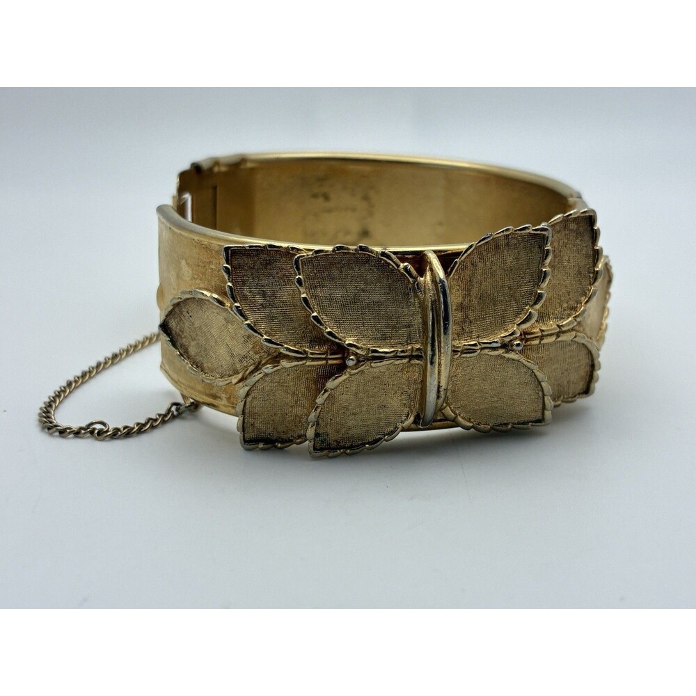 Coro Pegasus Gold Tone Clamper Bracelet with Safety Chain 40's or 50's Size 7